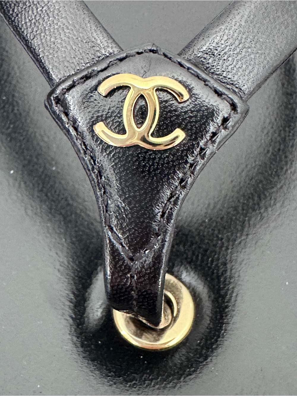 NEW BLAZY CHANEL Black leather GOLD CC Logo FLIP FLOP Slides Flat Sandals 38.5 - Picture 4 of 16